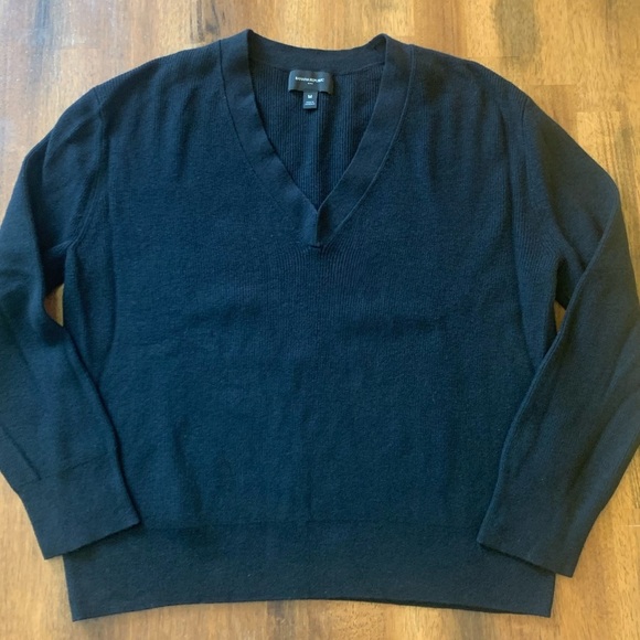 Banana Republic Factory Sweaters - Banana Republic Sweater Medium Black V-neck Lightweight Ribbed Classic Casual
